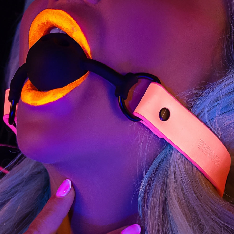 TABOOM- Bâillon Boule phosphorescent Glow Pink - MONT' A BORD SHOP